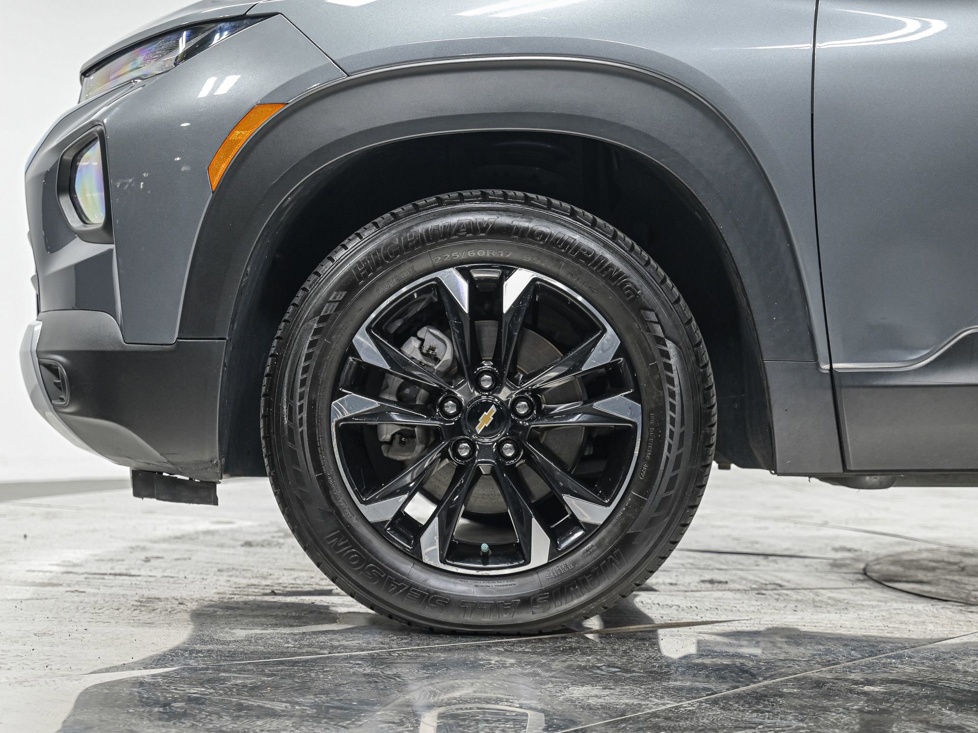 Used 2023 Chevrolet TrailBlazer LT image 3