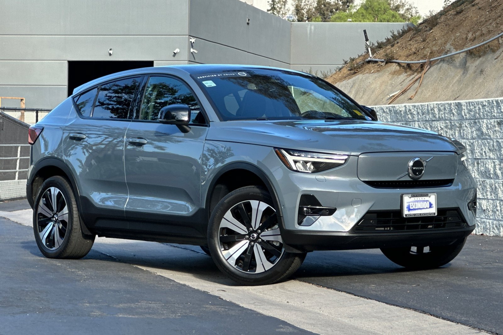 Certified 2023 Volvo C40 P8 Recharge Plus w/ Climate Package AWD/4WD image 2
