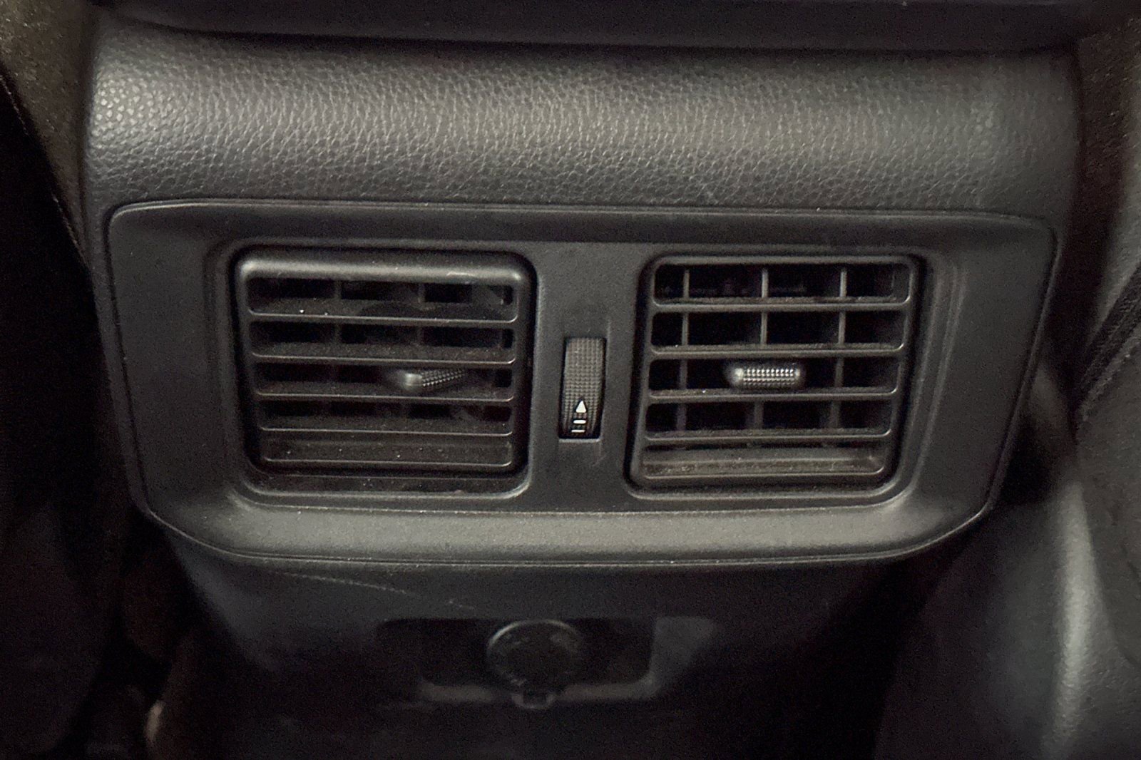 Used 2025 Toyota RAV4 LE image 44