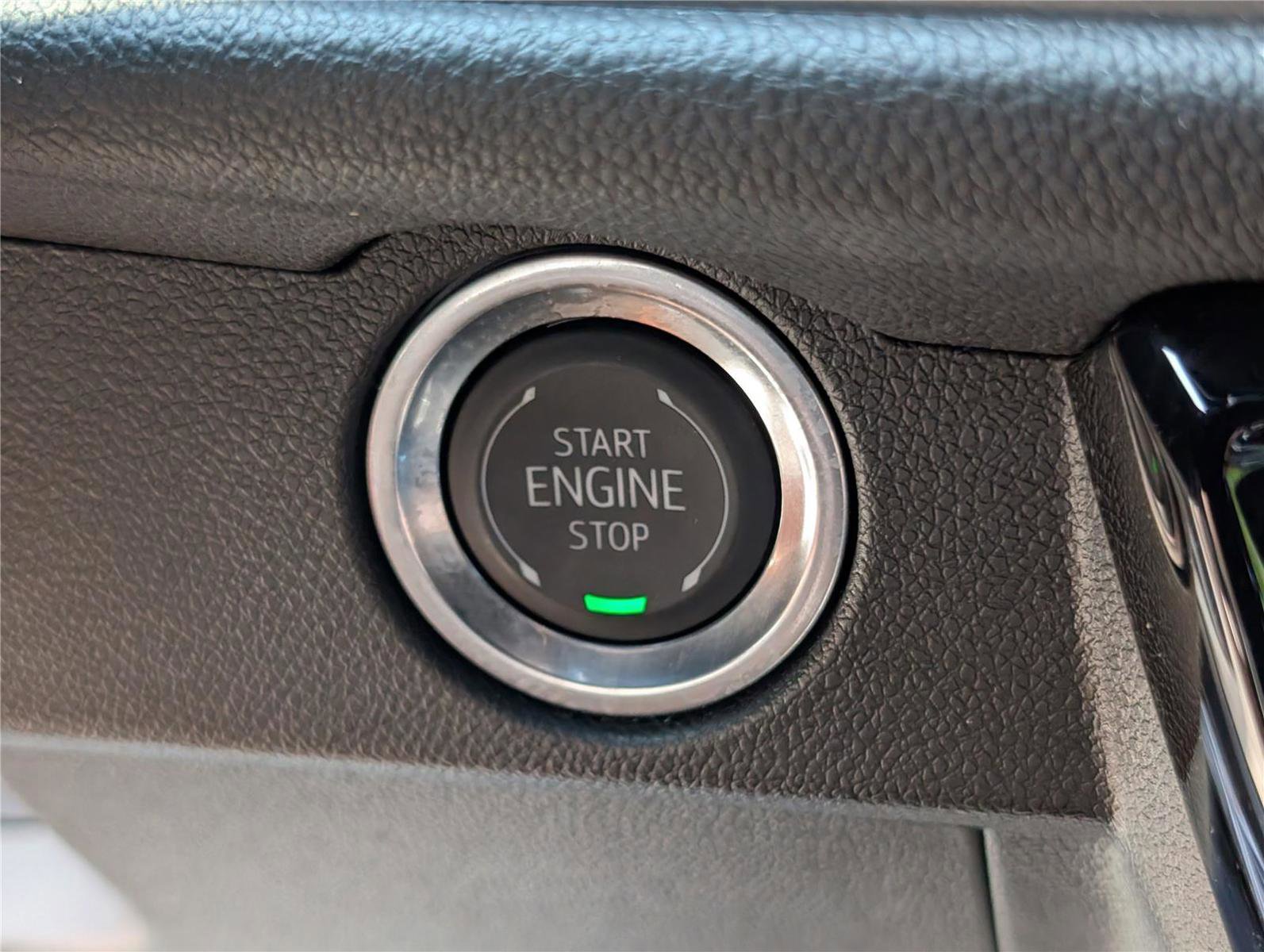 Used 2025 Chevrolet Traverse LT image 26