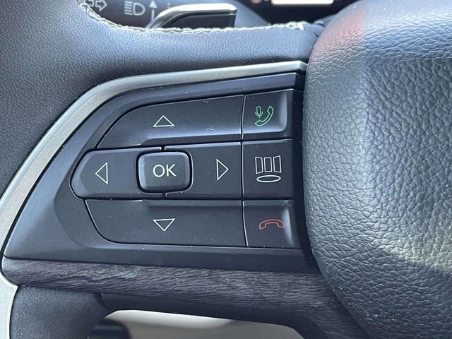 Used 2023 Jeep Grand Cherokee Limited w/ Black Appearance Package image 12