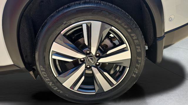 Used 2025 Nissan Rogue SL AWD/4WD image 33