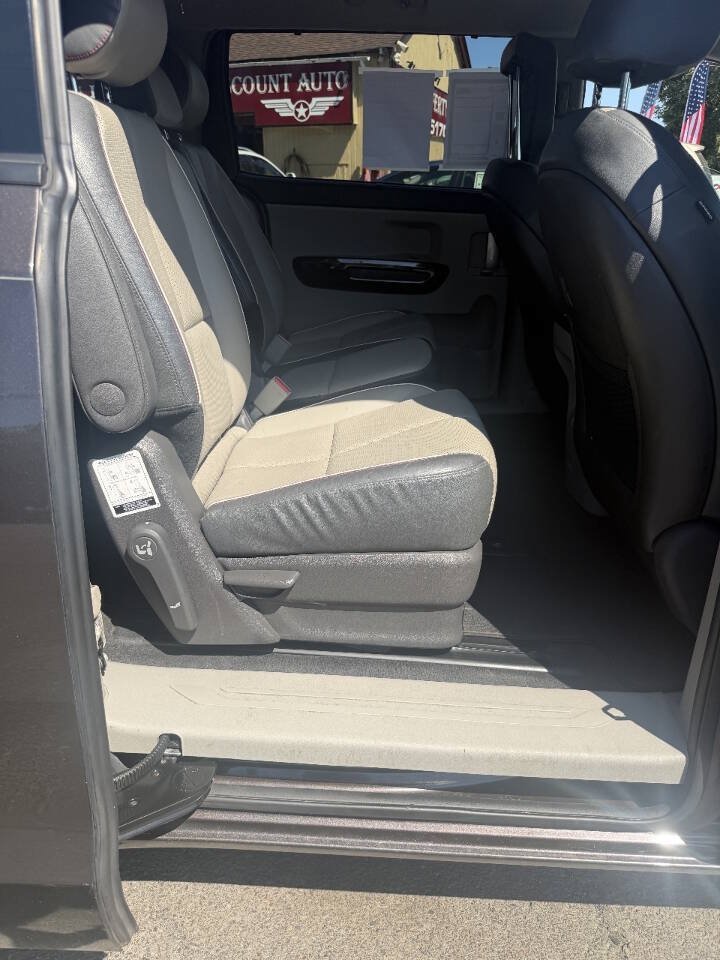 Used 2017 Kia Sedona EX FWD image 12