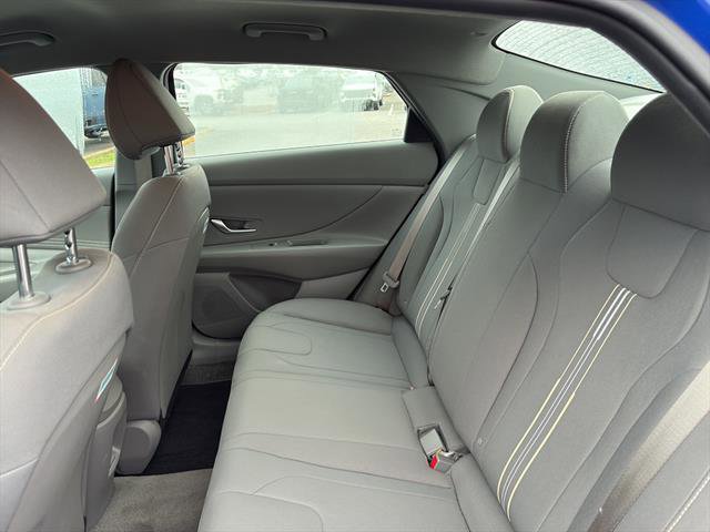 Used 2025 Hyundai Elantra Sport image 12