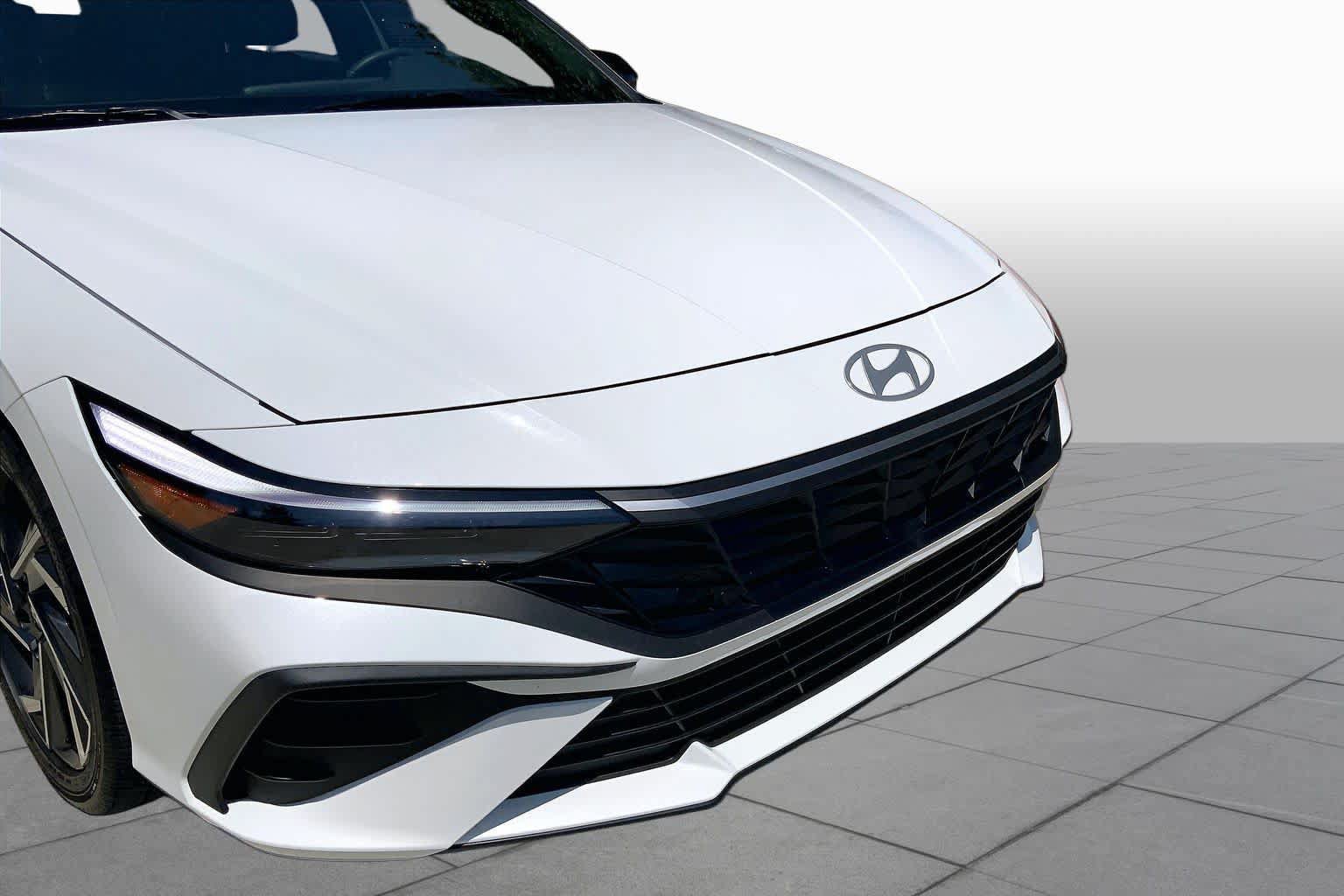 Used 2025 Hyundai Elantra SEL FWD image 32