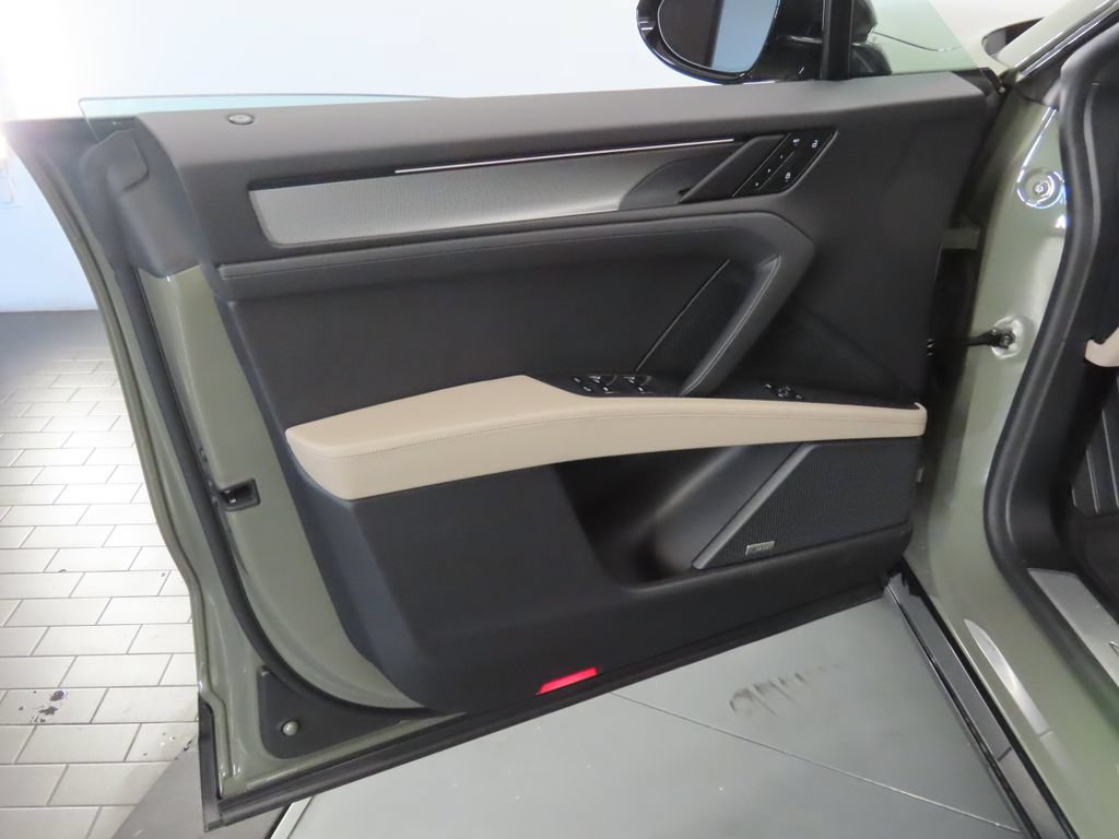 New 2026 Porsche Cayenne Electric AWD/4WD image 37