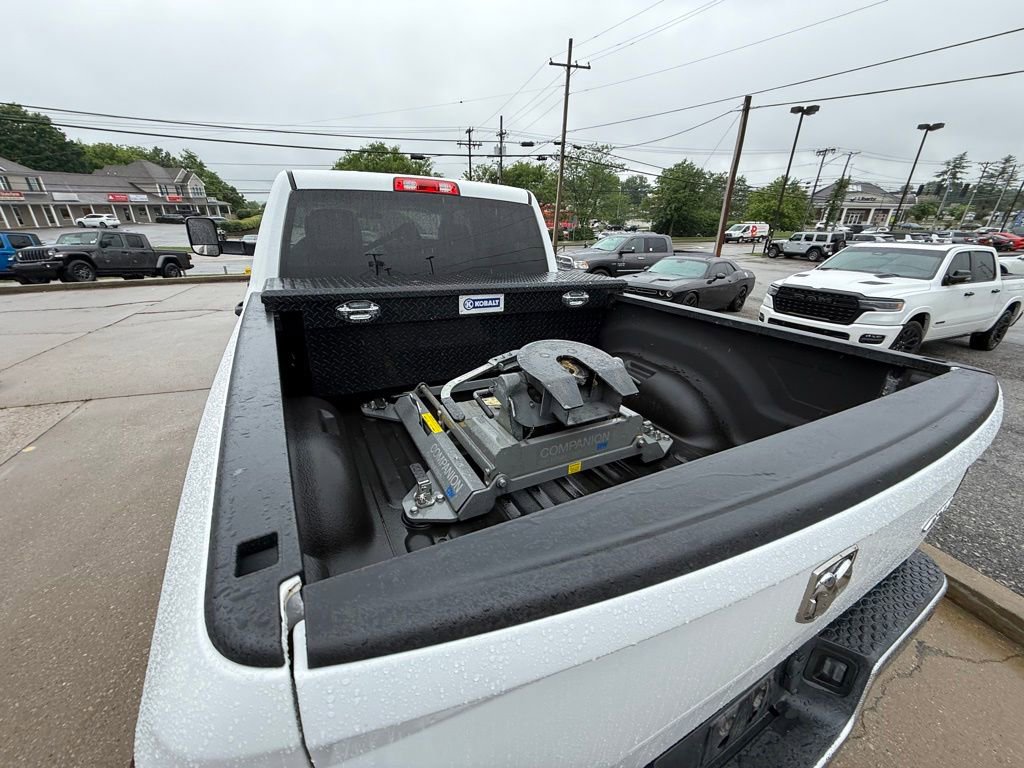 Used 2018 RAM 3500 Tradesman w/ Chrome Appearance Group AWD/4WD image 5