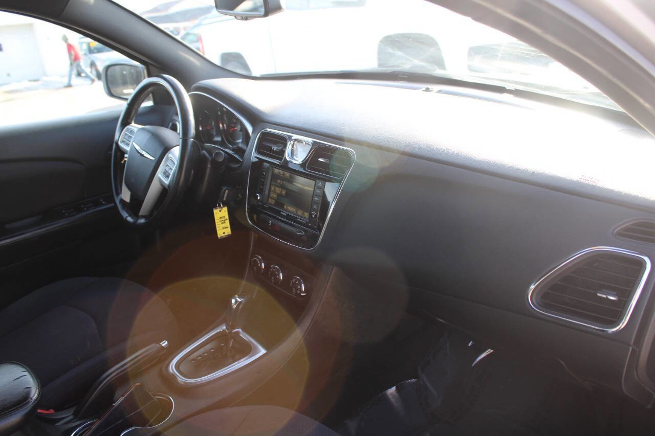 Used 2013 Chrysler 200 Touring w/ S Exterior Appearance Pkg image 13