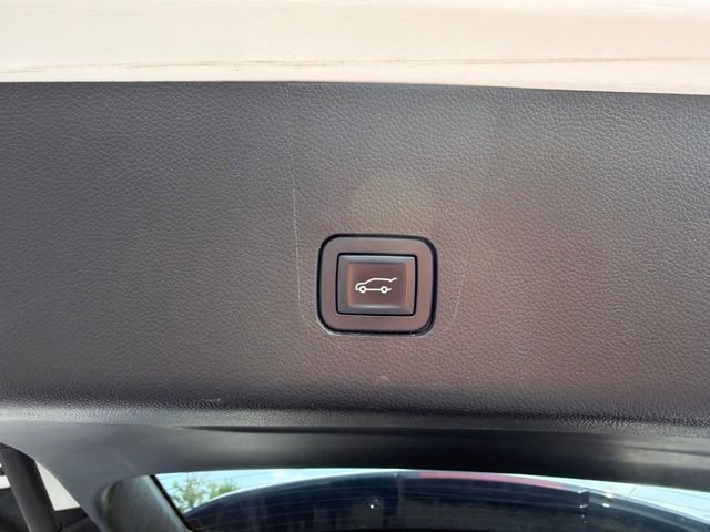 Used 2019 Chevrolet Traverse LT FWD image 9