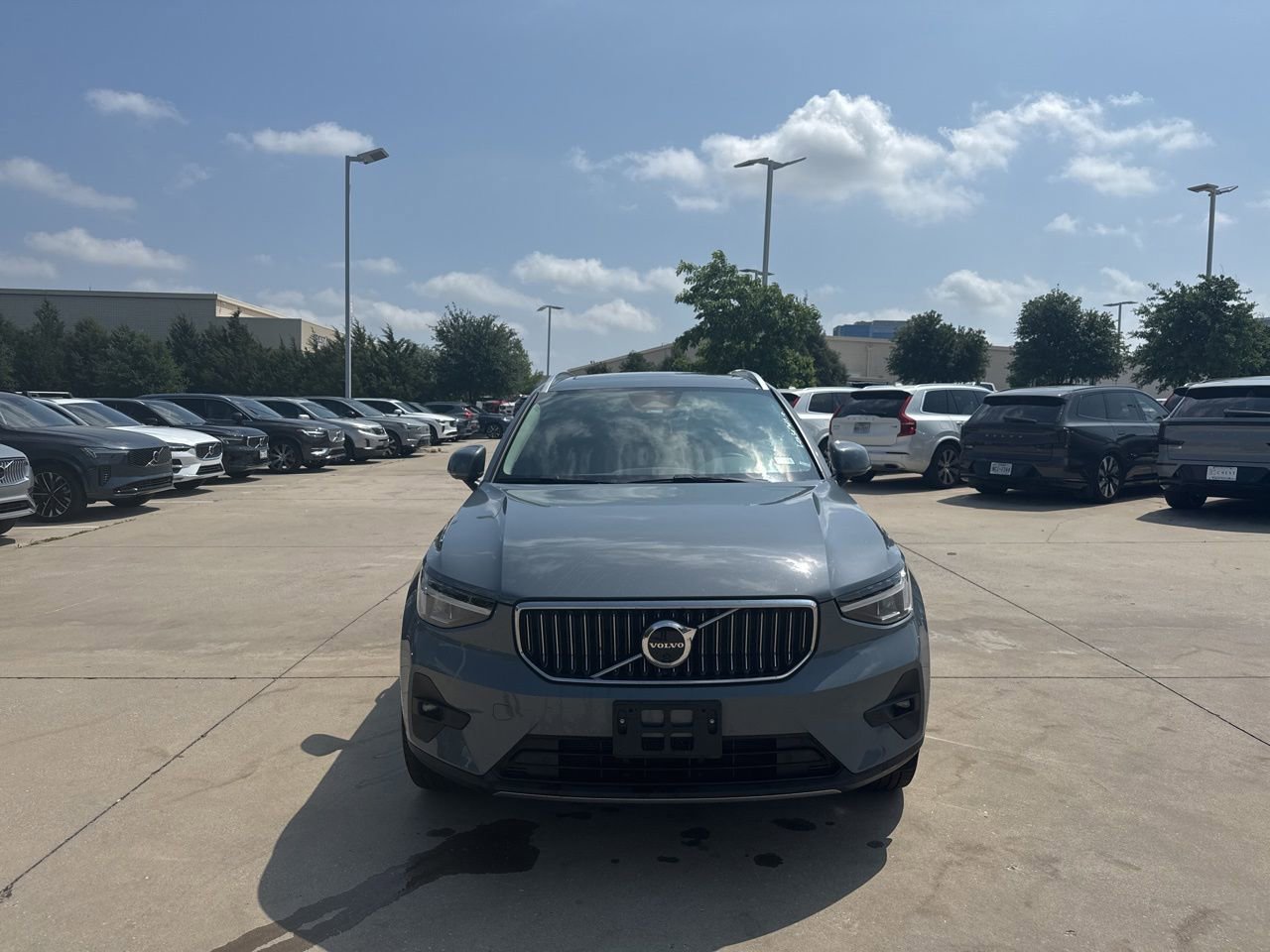 Certified 2023 Volvo XC40 B5 Plus image 2