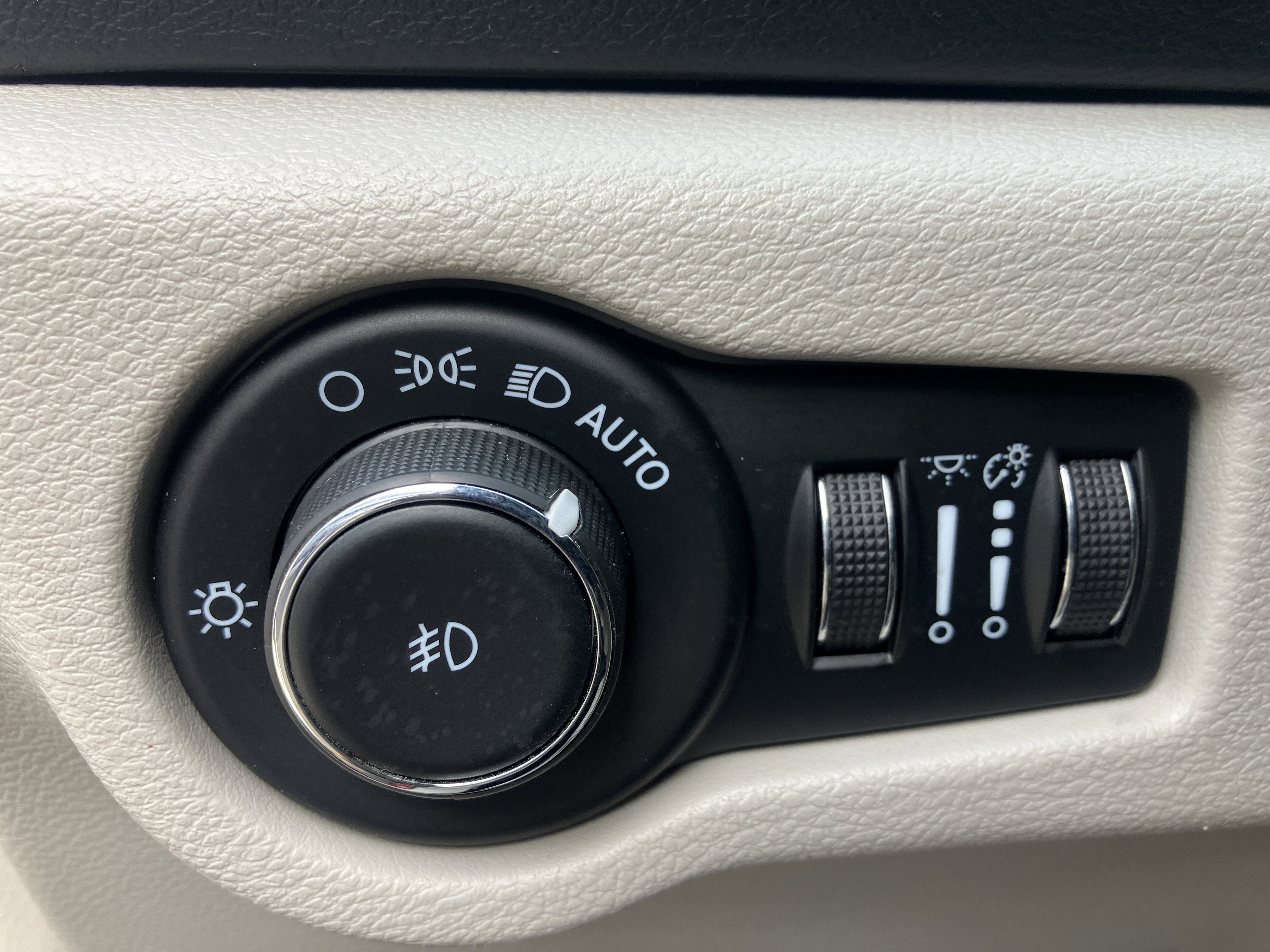 Used 2023 Chrysler Pacifica Touring-L image 26