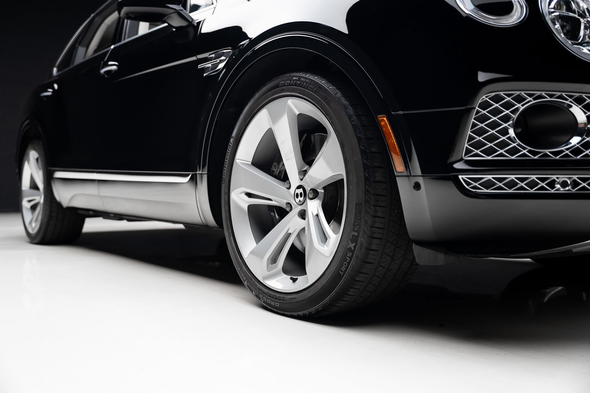 Used 2018 Bentley Bentayga AWD/4WD image 79