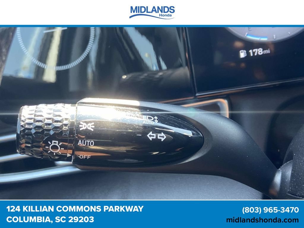 Used 2025 Hyundai Elantra Limited FWD image 25