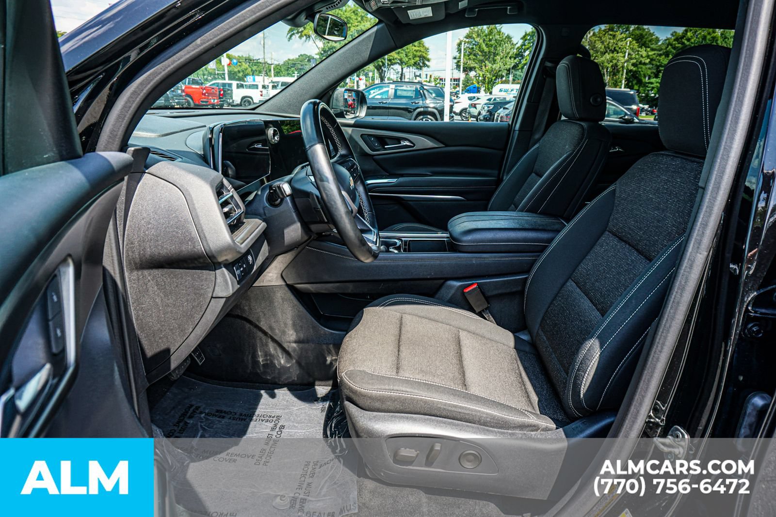 Used 2025 Chevrolet Traverse LT FWD image 19