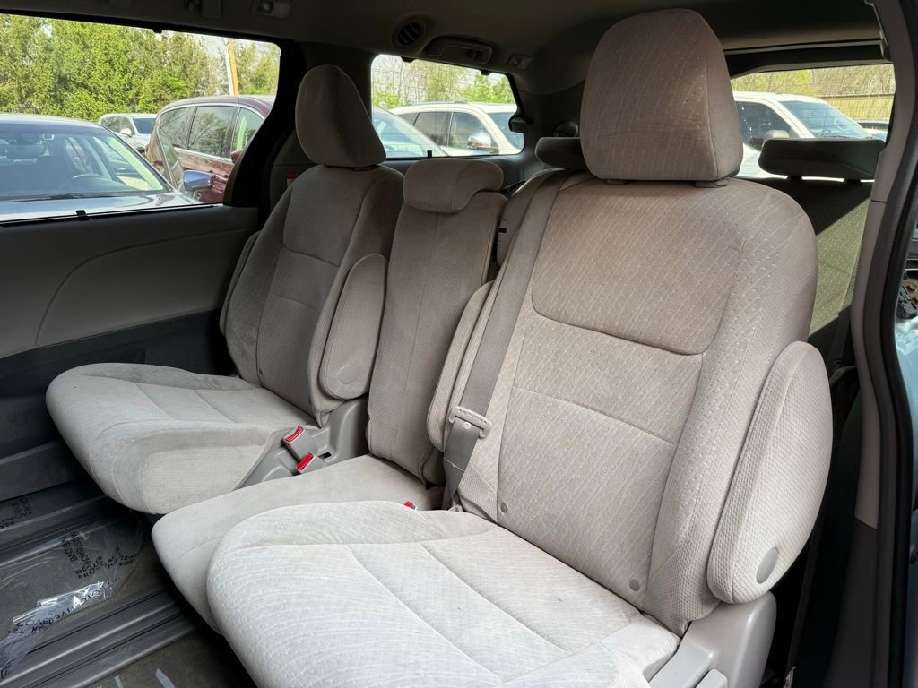 Used 2017 Toyota Sienna LE image 15