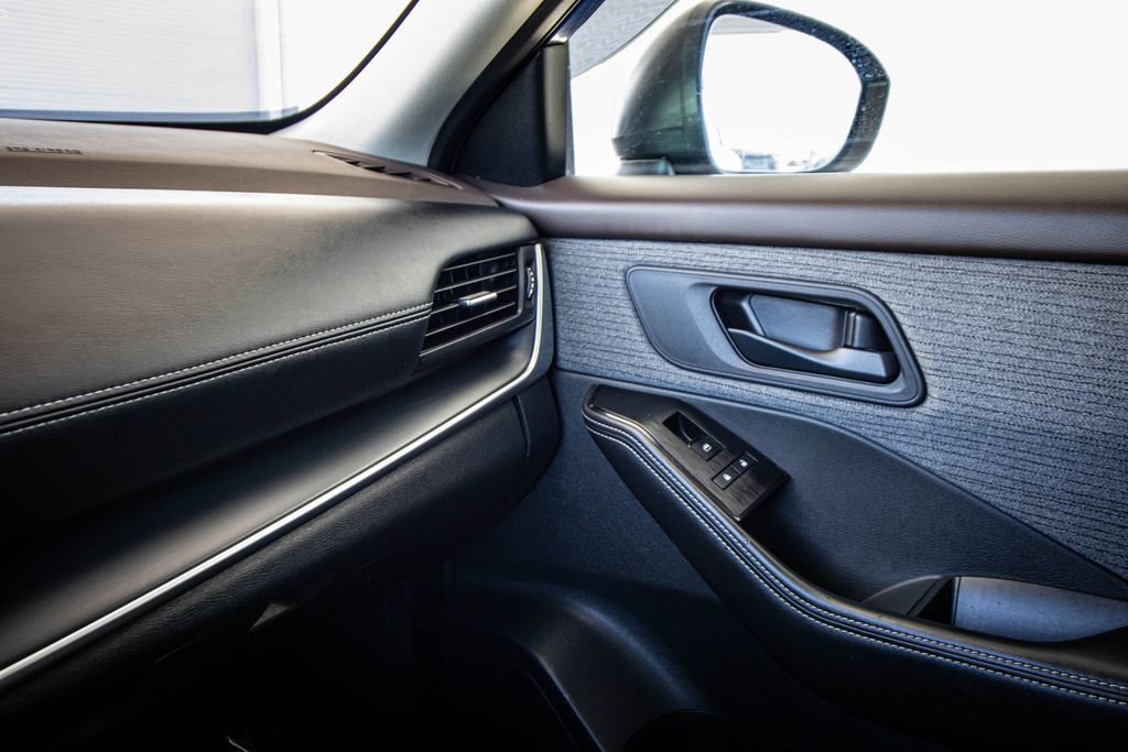 Used 2021 Nissan Rogue S image 30