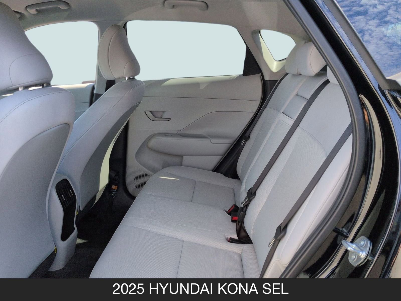 Used 2025 Hyundai Kona SEL image 15