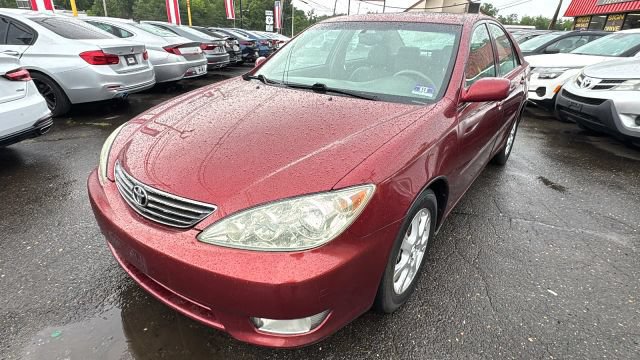 Used 2005 Toyota Camry XLE w/ VSC & Side Airbag Pkg FWD image 1