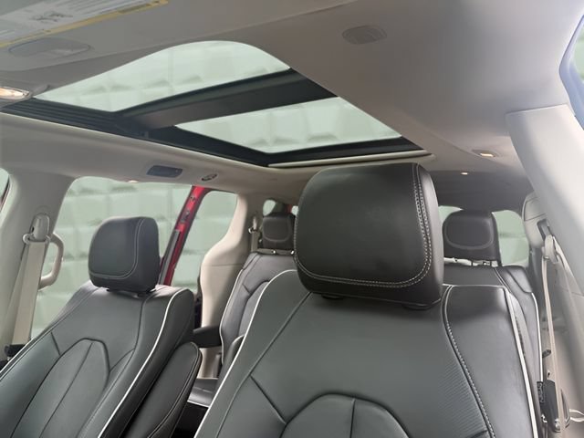 Certified 2024 Chrysler Pacifica Limited FWD image 30