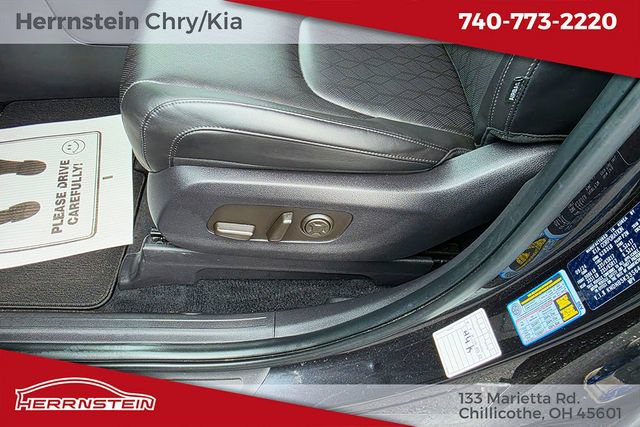 Used 2025 Kia Carnival FWD image 16