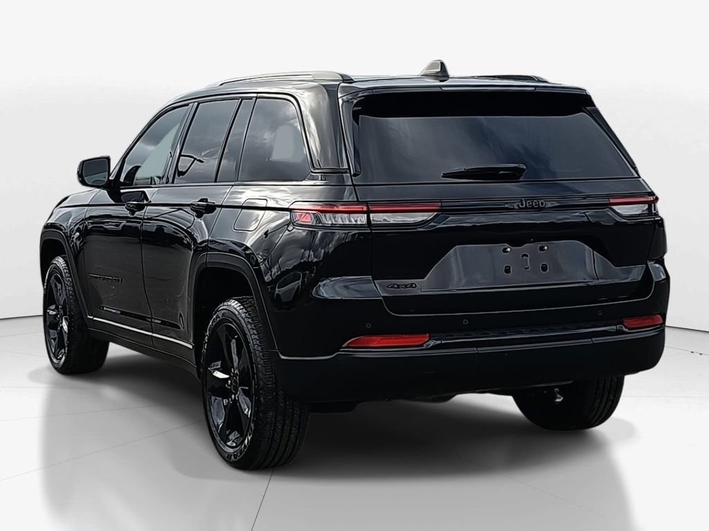 Used 2023 Jeep Grand Cherokee Altitude image 7