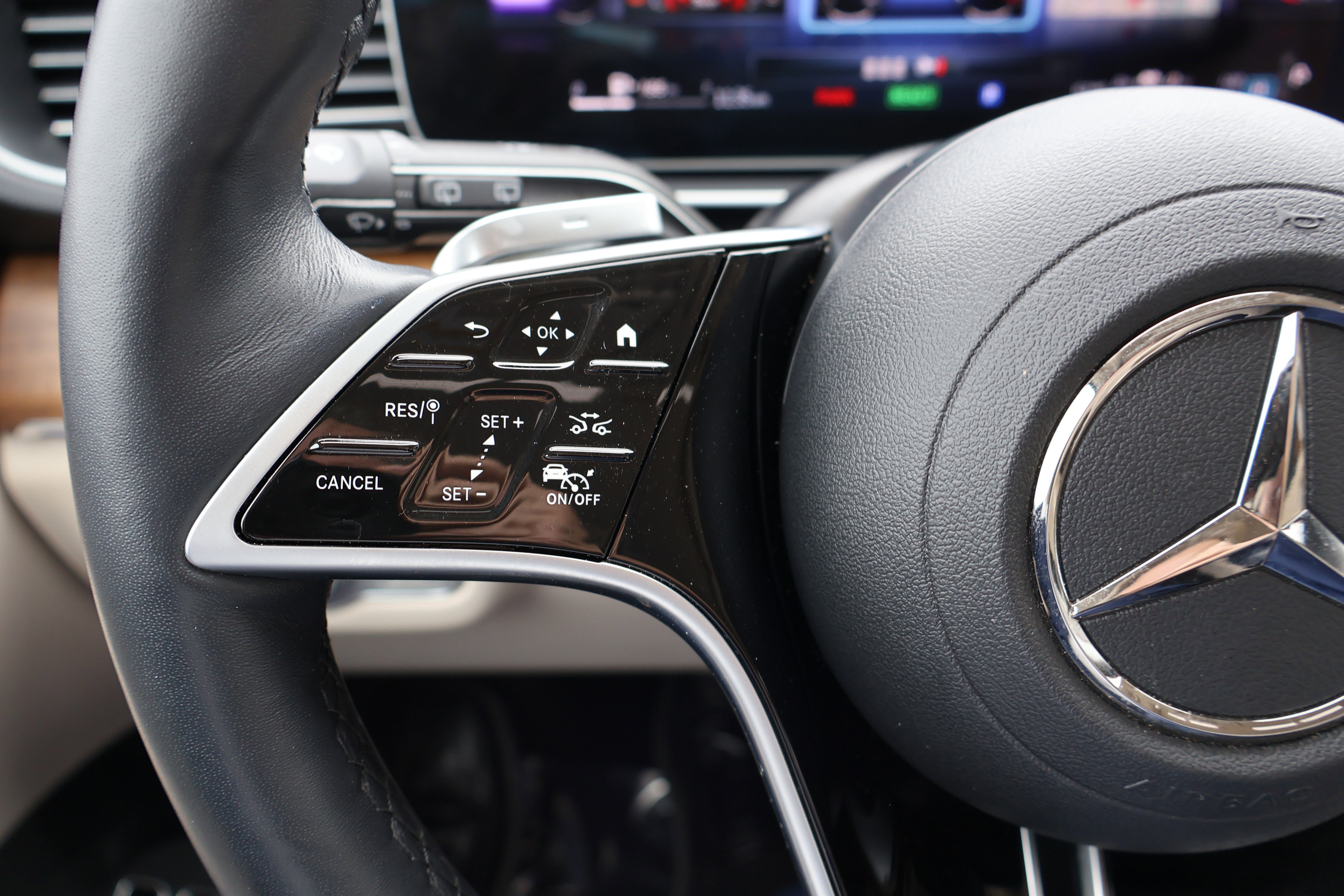 Certified 2025 Mercedes-Benz GLE 450e 4MATIC image 32
