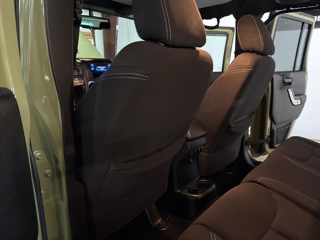Used 2013 Jeep Wrangler Unlimited Rubicon image 29