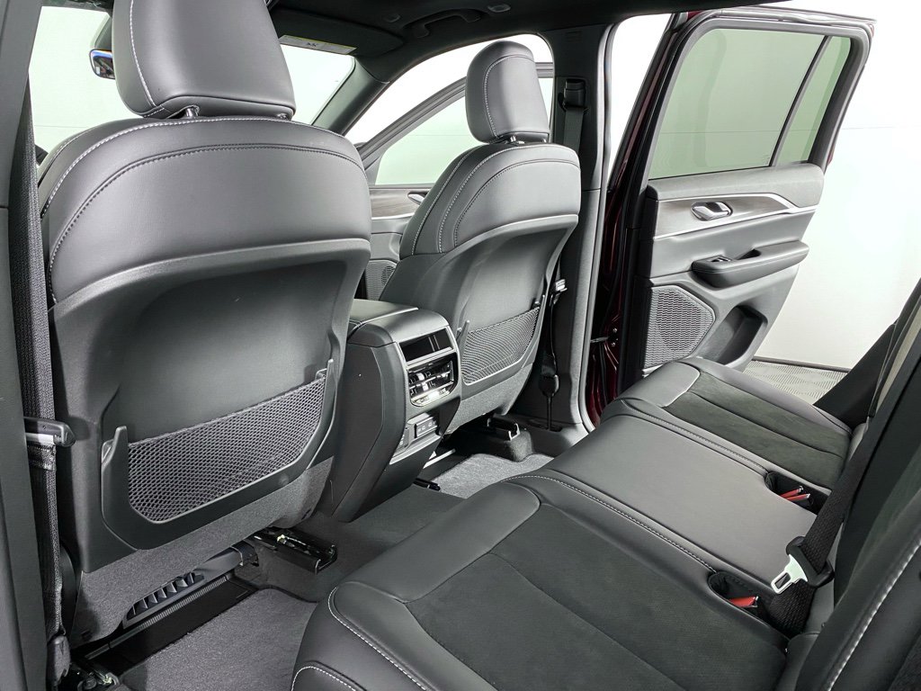 New 2026 Jeep Grand Cherokee Altitude image 19