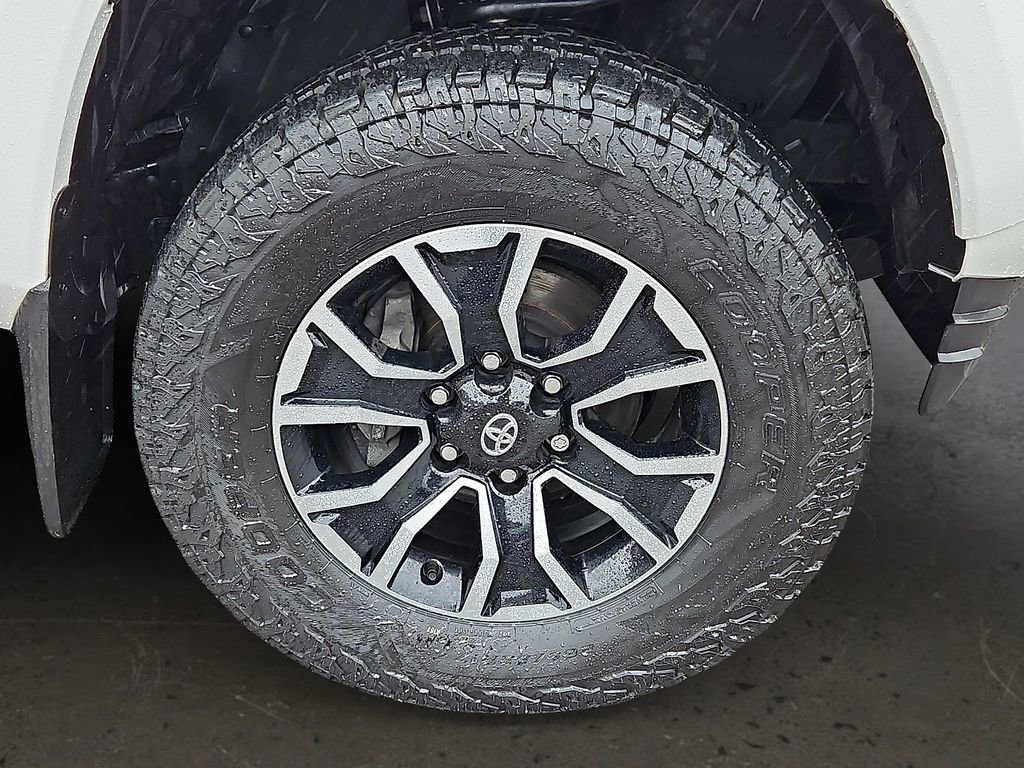 Used 2023 Toyota Tacoma TRD Sport w/ Technology Package image 9