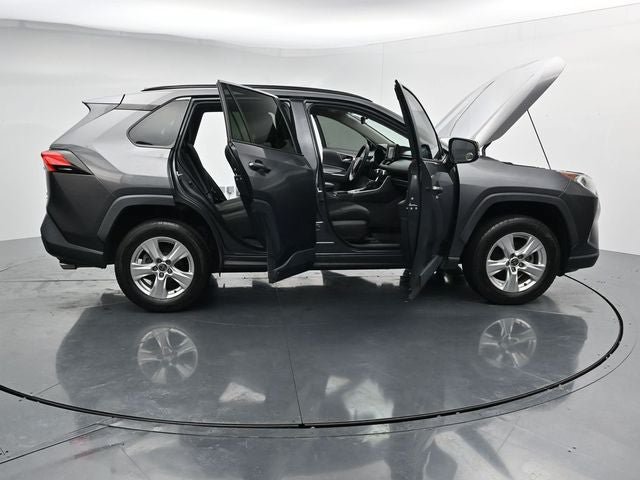 Used 2021 Toyota RAV4 XLE AWD/4WD image 38