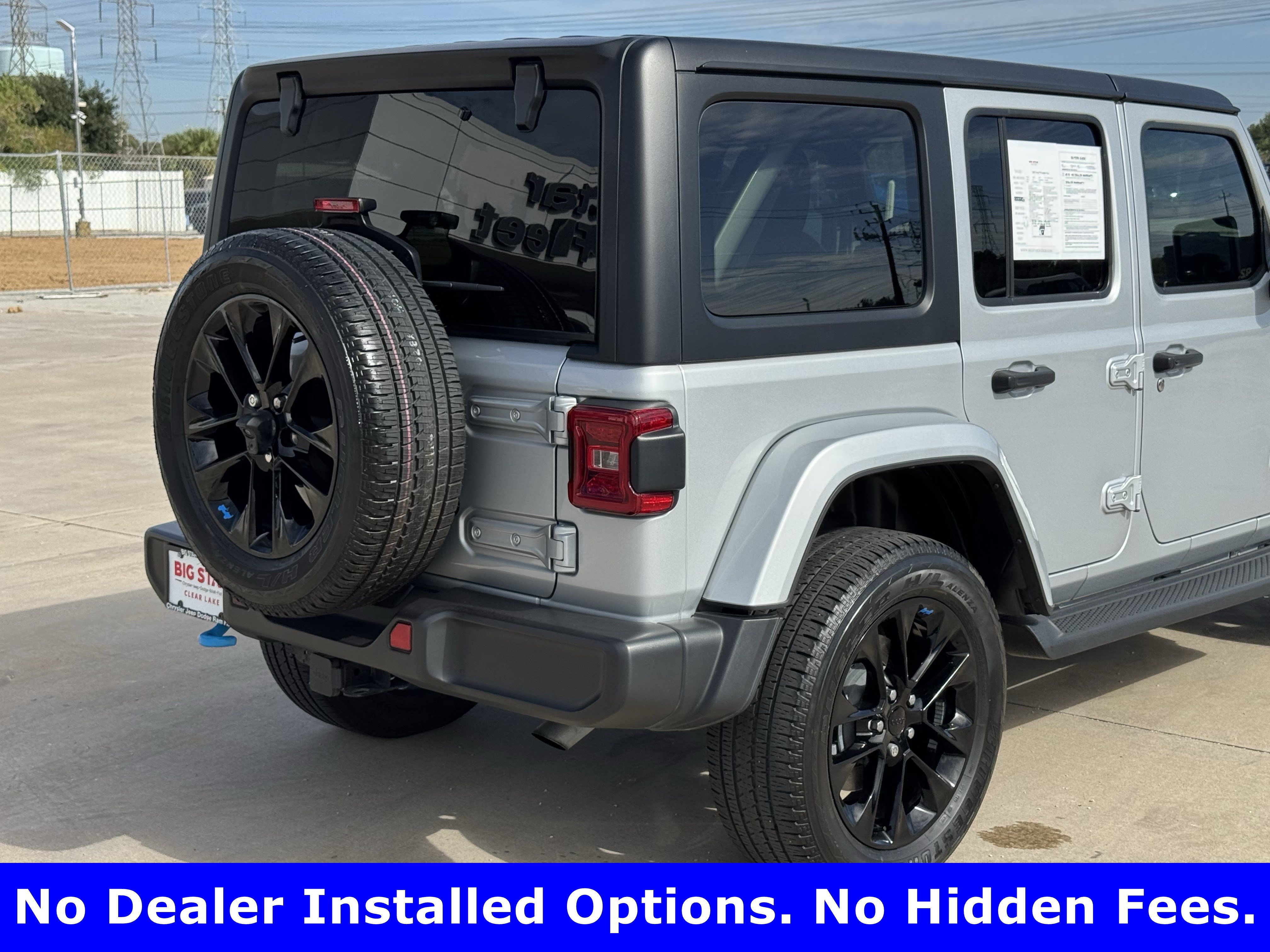 Used 2023 Jeep Wrangler Unlimited Sahara w/ Cold Weather Group AWD/4WD image 7