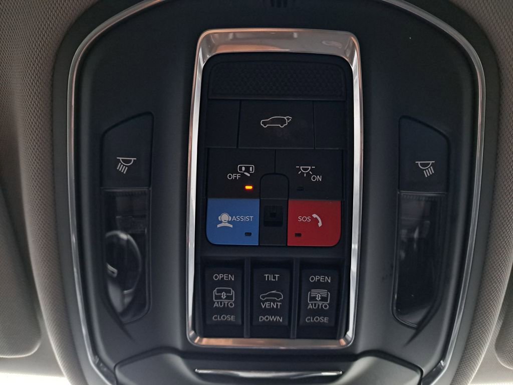 Used 2021 Jeep Grand Cherokee L Limited w/ Luxury Tech Group II image 26