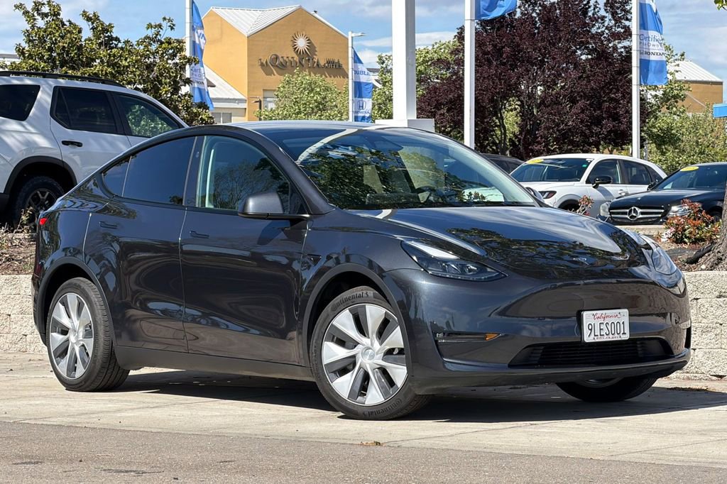 Used 2024 Tesla Model Y Long Range image 2