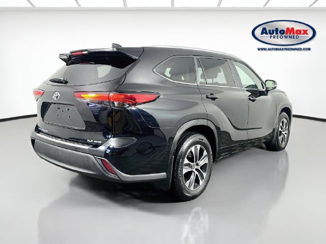 Used 2023 Toyota Highlander XLE AWD/4WD image 2