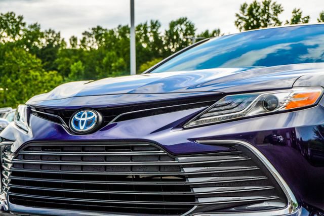 Used 2022 Toyota Camry XLE FWD image 2