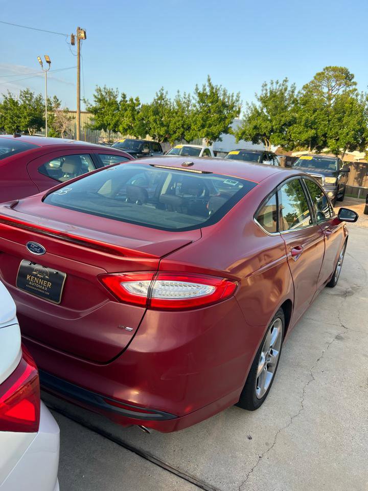 Used 2016 Ford Fusion SE FWD image 3