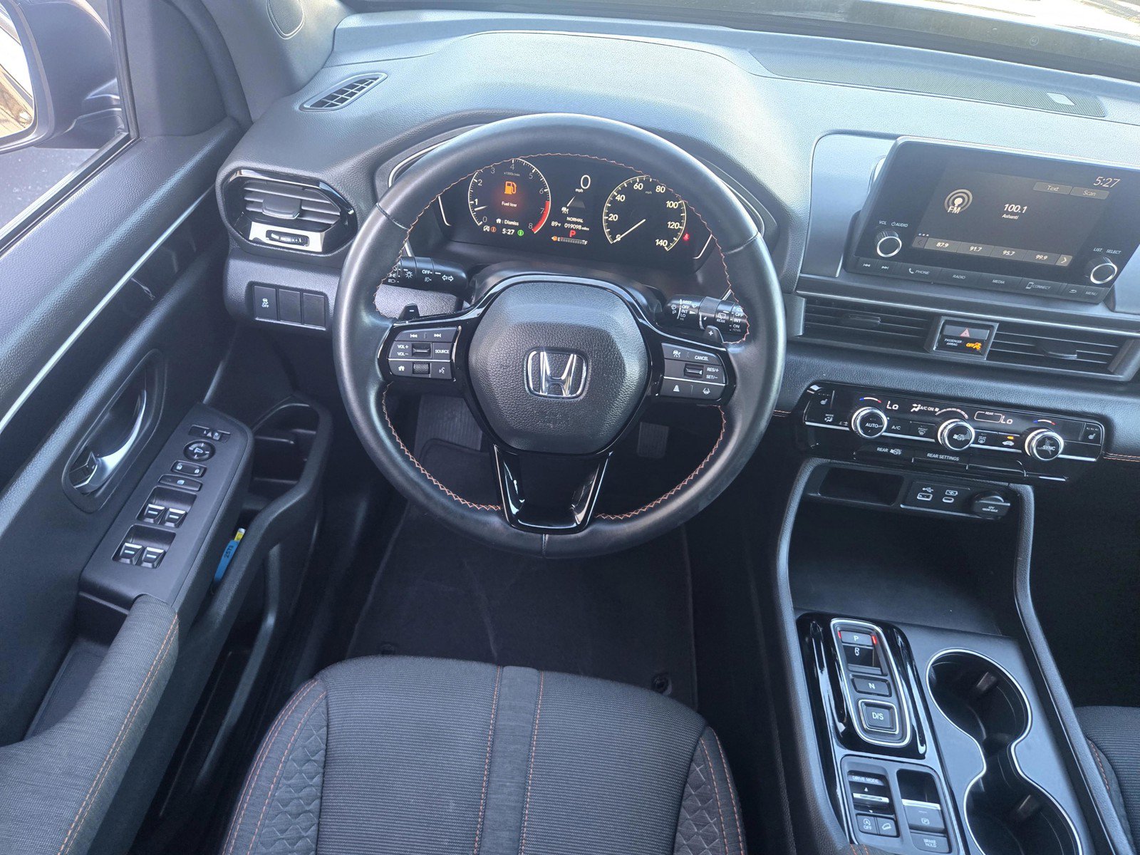 Used 2025 Honda Pilot Sport image 9