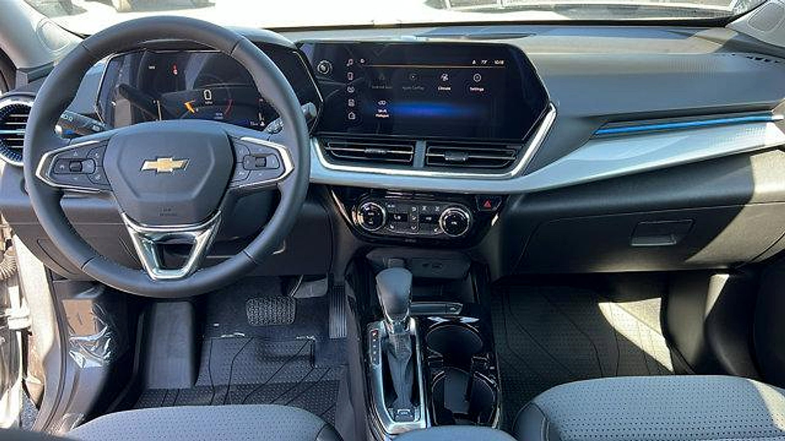 New 2026 Chevrolet Trax LT w/ Sunroof Package image 15