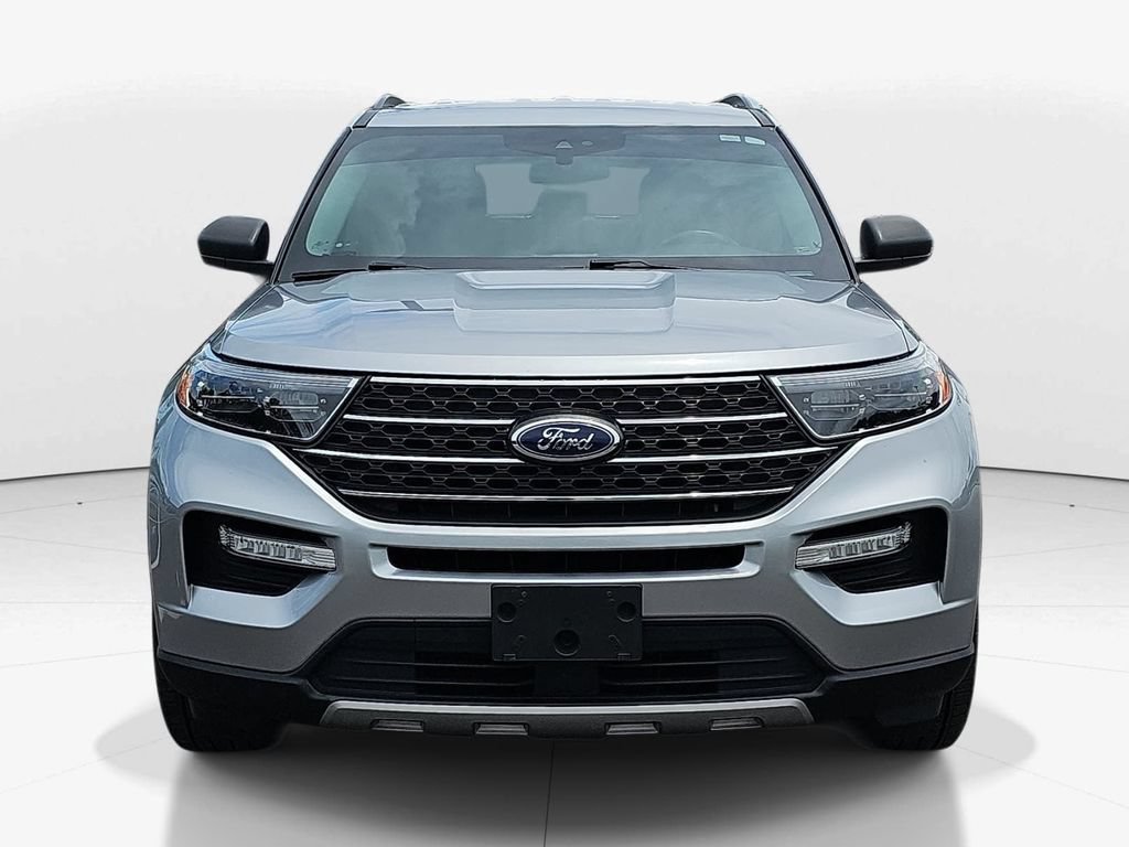Used 2022 Ford Explorer XLT w/ Equipment Group 202A AWD/4WD image 12