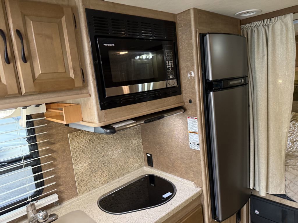 Used 2014 Mercedes-Benz Sprinter 3500 image 70