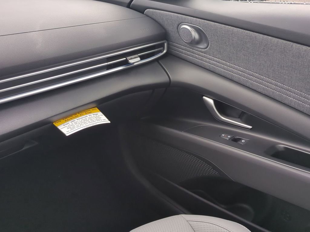 New 2026 Hyundai Elantra Limited FWD image 18