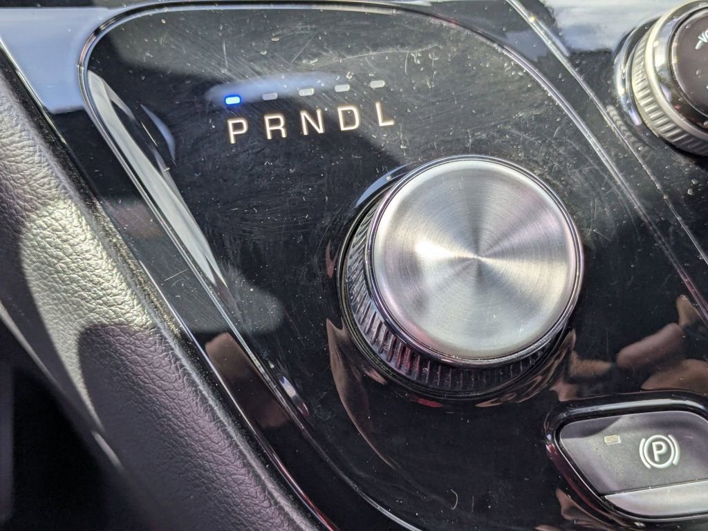 Used 2025 Chrysler Pacifica Select image 22