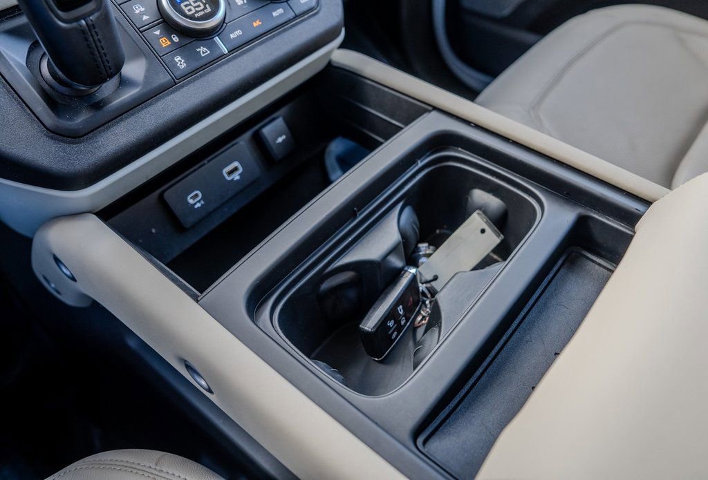 Used 2024 Land Rover Defender 130 S image 12