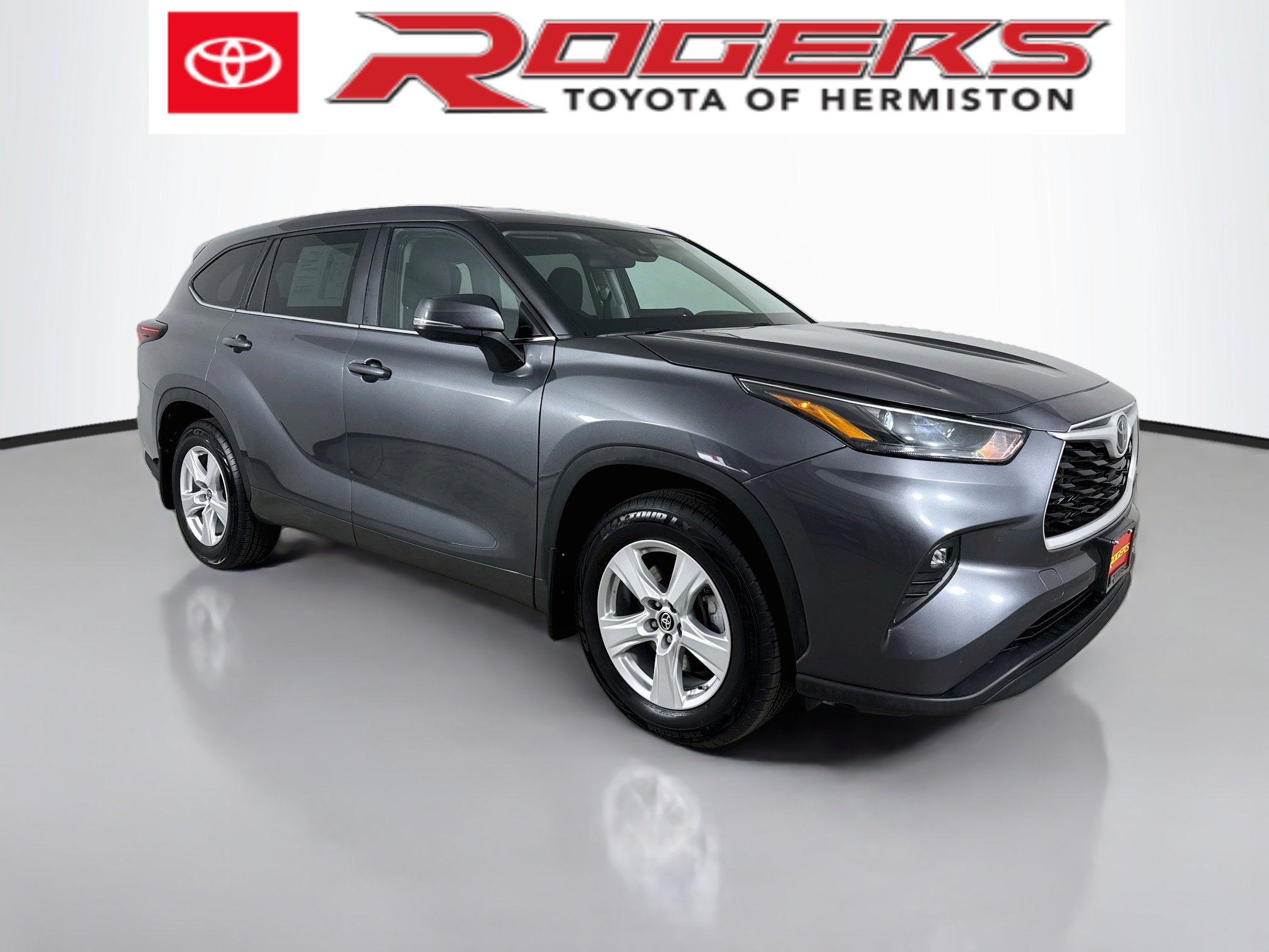 Used 2025 Toyota Highlander LE AWD/4WD image 1