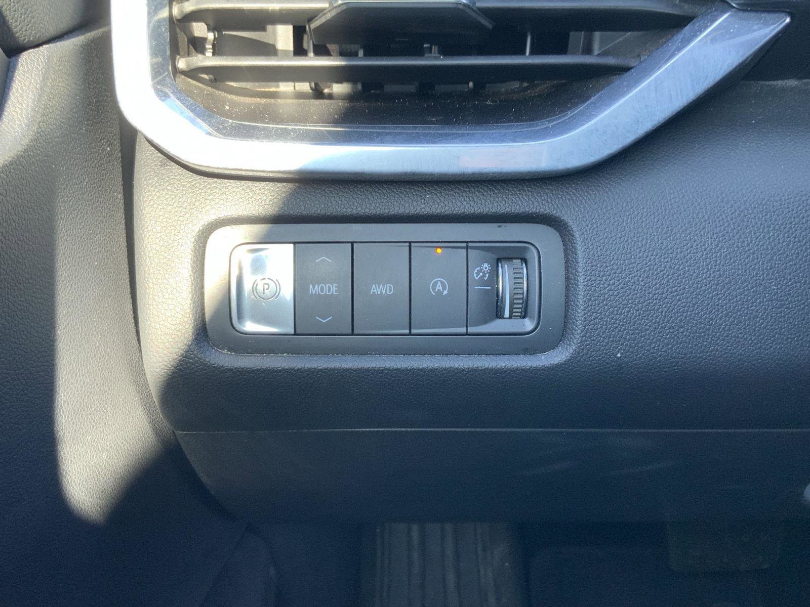 Used 2024 GMC Acadia Elevation image 34