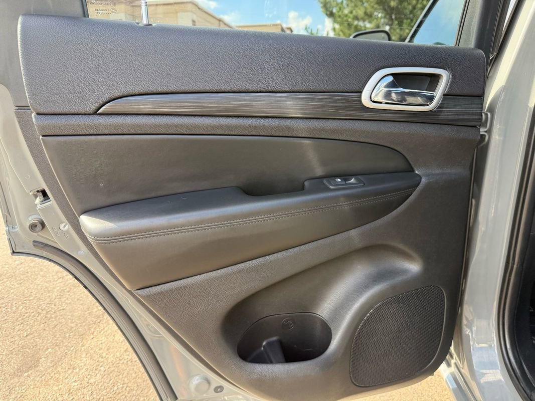 Used 2021 Jeep Grand Cherokee Laredo X image 16