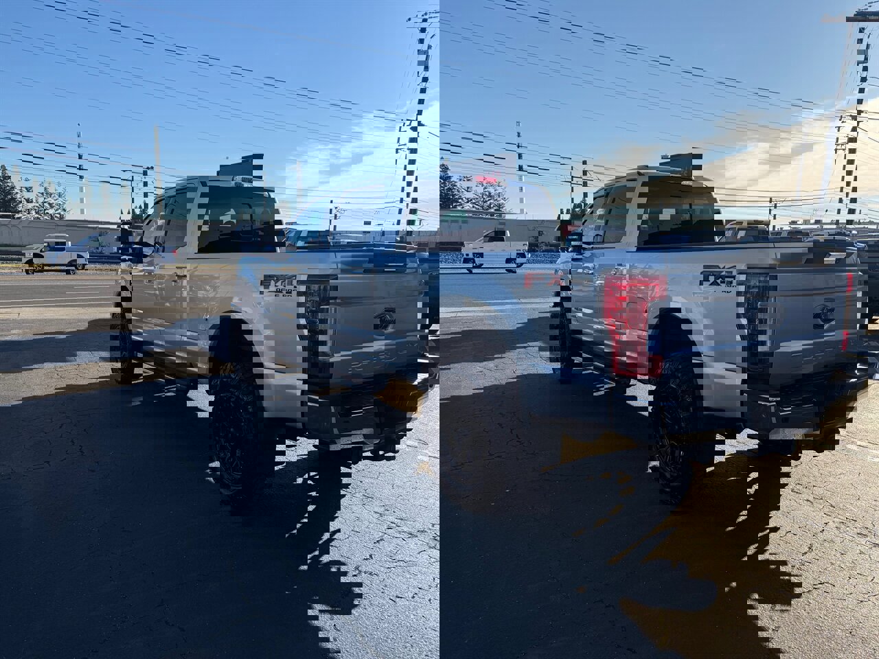 Used 2017 Ford F350 Lariat w/ Chrome Package image 7