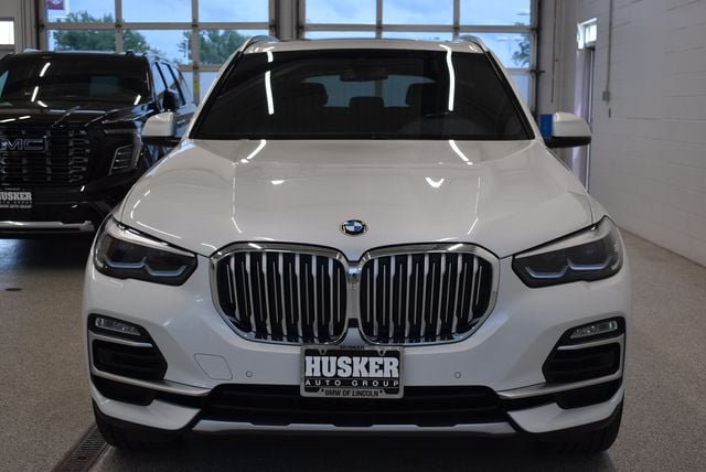 Used 2019 BMW X5 xDrive40i w/ Convenience Package AWD/4WD image 3