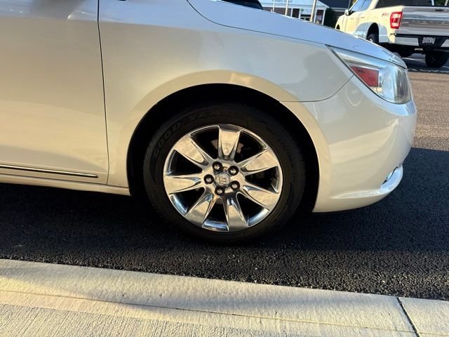 Used 2011 Buick LaCrosse CXS w/ Driver Confidence Package FWD image 6