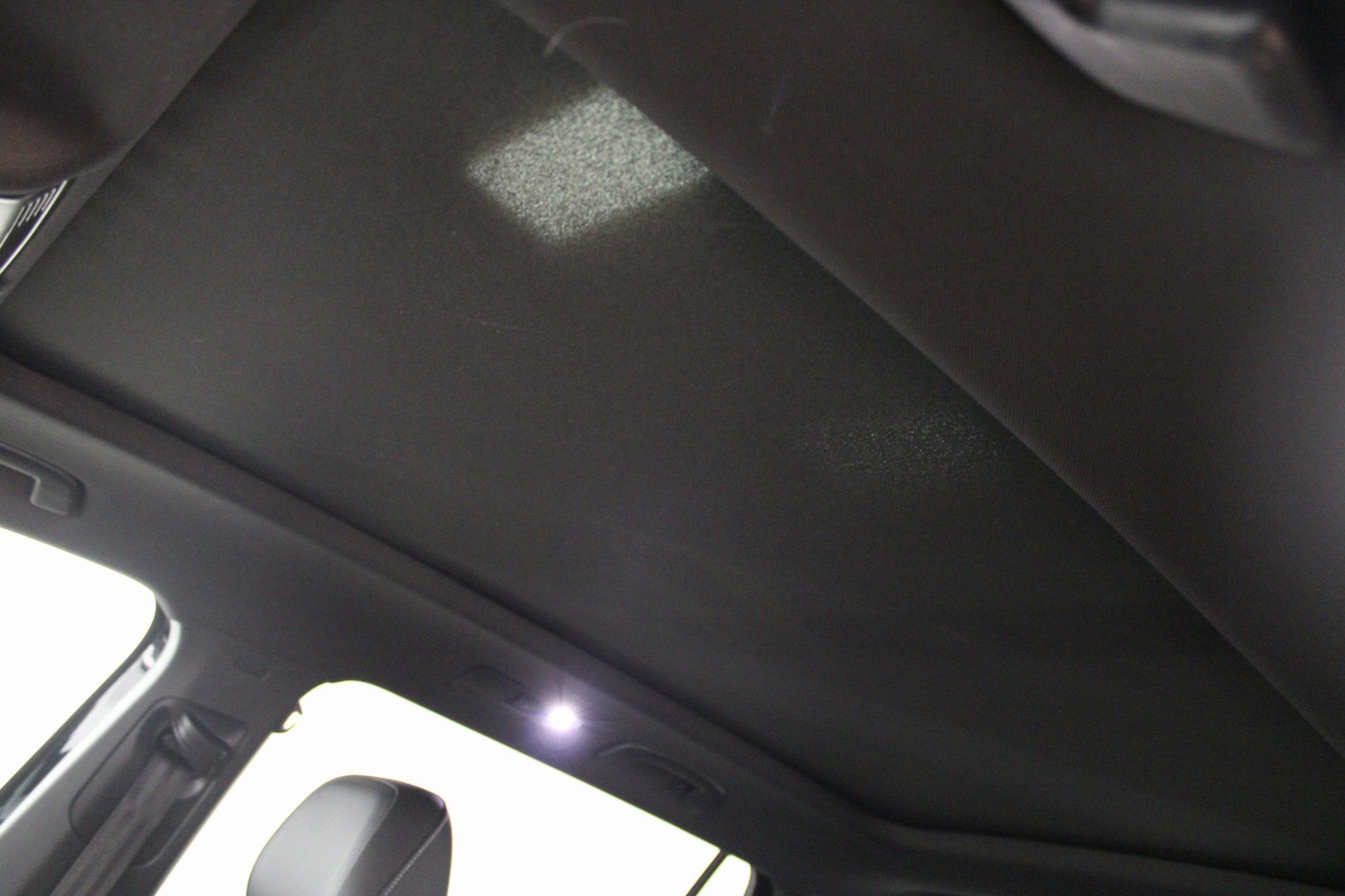 Used 2022 Volkswagen Tiguan SEL R-Line image 10